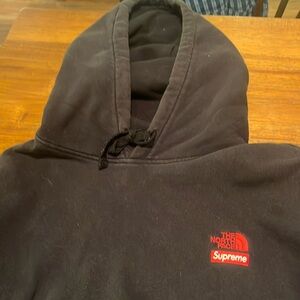 The NorthFace x Supreme Men’s Large Hoodie Liberty